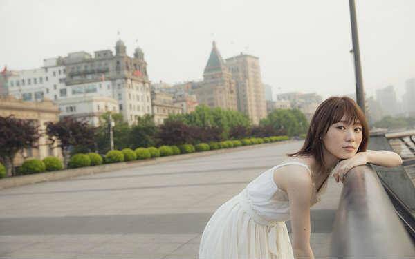 欅坂46イチの美肌。小池美波の1st写真集が9/25に発売｜小池美波