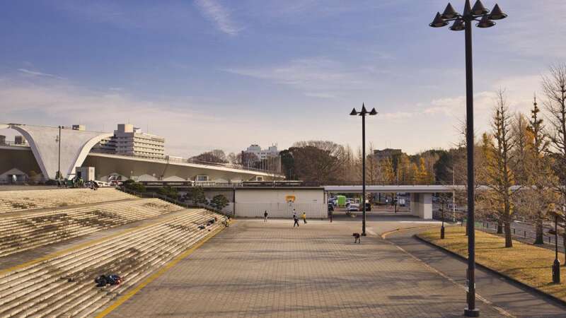 駒沢公園との見事なギャップ、すずめのお宿緑地公園がある都立大学、駅前のコーヒータイムは ...
