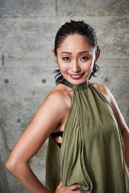 【非売品】DS パックピクス 店頭ポスターB2 （安藤美姫） Yahoo!オークション - 13302 浅田真央 安藤美姫 4p 切り抜き 3点