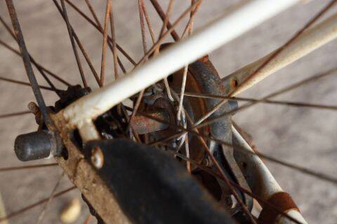 家が裕福じゃなくて「新しい自転車を買って」と言えなかった僕は、友達