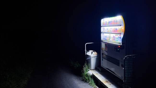 真夜中の自動販売機 77364884